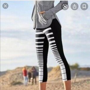 Athleta striped cropped leggings